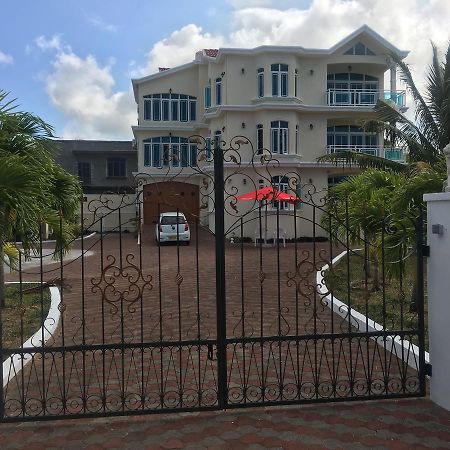 Luxor Residence Guesthouse Belle Mare Bagian luar foto