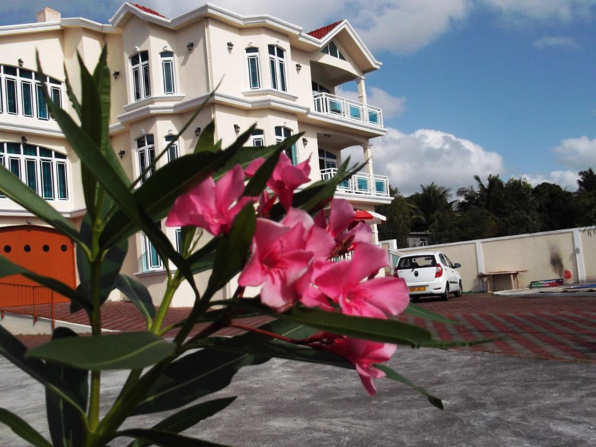 Luxor Residence Guesthouse Belle Mare Bagian luar foto