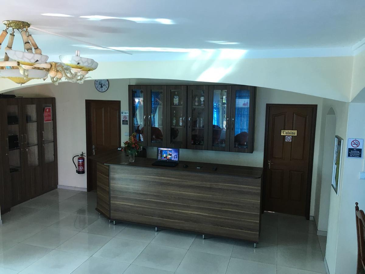 Luxor Residence Guesthouse Belle Mare Bagian luar foto