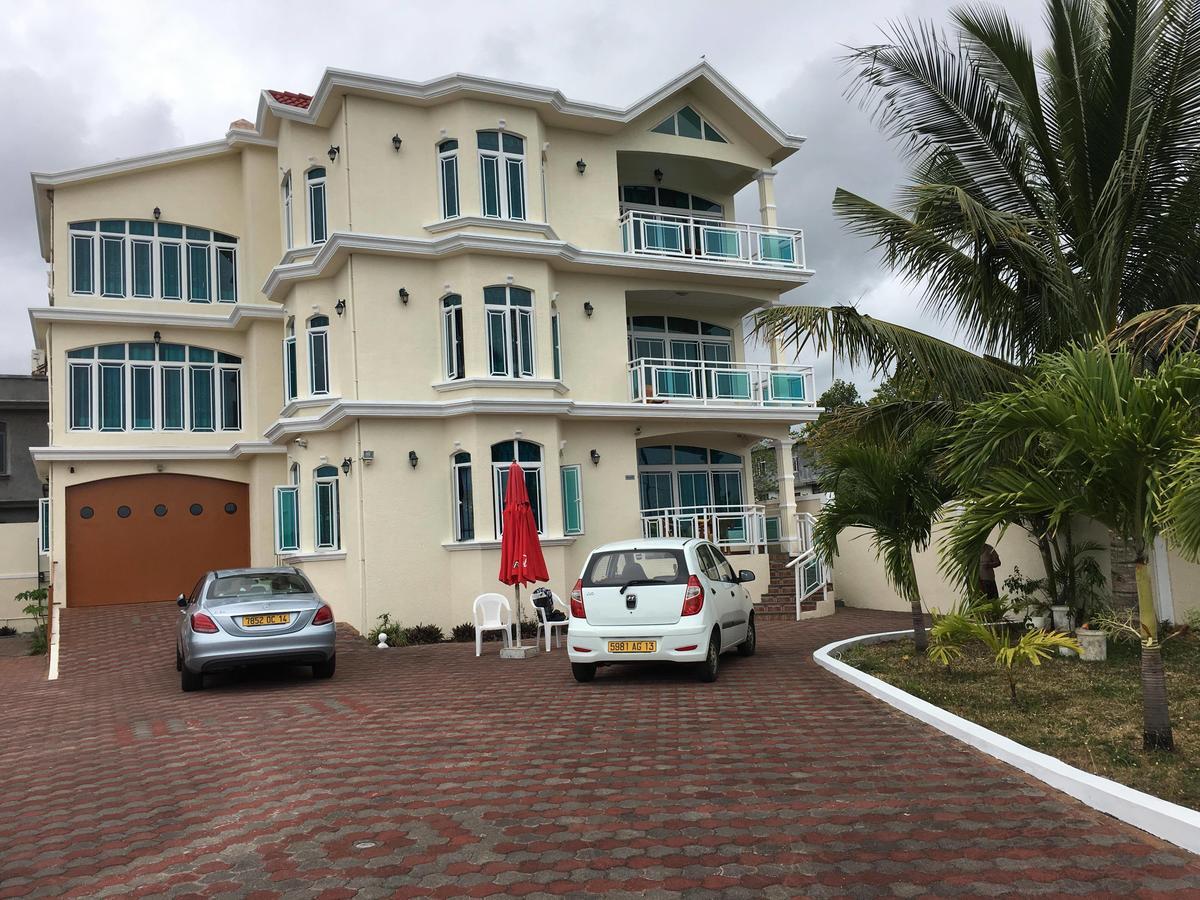 Luxor Residence Guesthouse Belle Mare Bagian luar foto