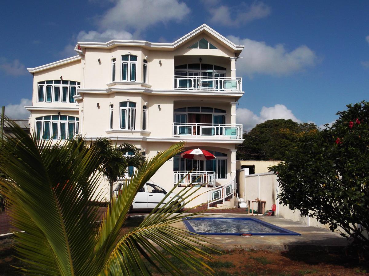 Luxor Residence Guesthouse Belle Mare Bagian luar foto